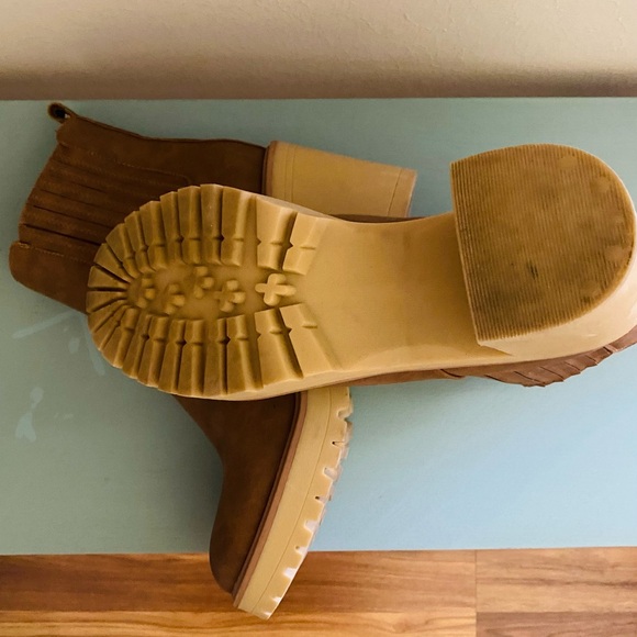 DV by Dolce Vita Jade / Jetta Bootie Size 10 Camel EUC - Picture 16 of 16